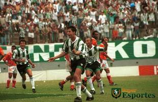 1997 - Celso comemora gol sobre o Vila Nova-GO na conquista da Srie B