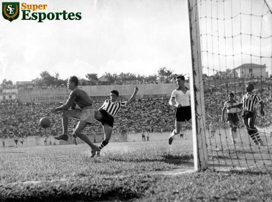 1952 - Clssico contra o Atltico na Alameda