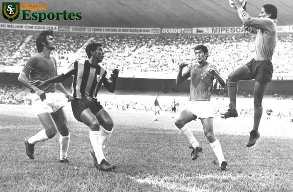 O Amrica campeo mineiro de 1971 no clssico contra o Cruzeiro
