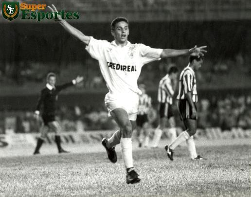1993 - Euller no clssico contra o Atltico pela fase final. Amrica se sagrou campeo mineiro daquele ano