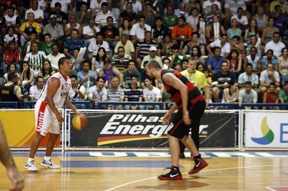 Lances do duelo entre Unitri/Uberlndia x Flamengo, pelas quartas de final do NBB