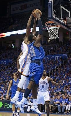Oklahoma City Thunder tem trabalho, mas vence o Dallas Mavericks por 99 a 98 
