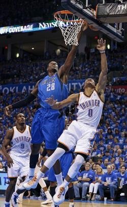 Oklahoma City Thunder tem trabalho, mas vence o Dallas Mavericks por 99 a 98 