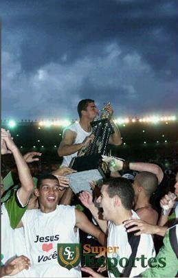 Fotos da conquista do Campeonato Mineiro sobre o Atltico em 2001
