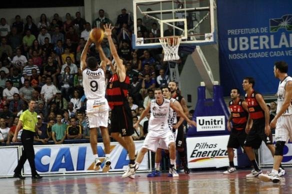 Valtinho, do Unitri,  marcado por Kammericks