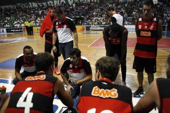 Tcnico do Flamengo, Gonzalo Garcia, se rene com jogadores