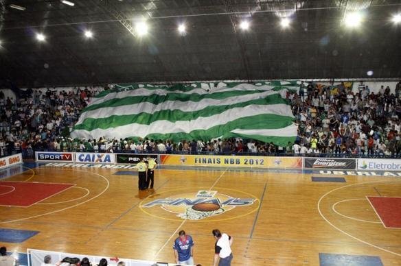 Torcida faz a festa em Uberlndia