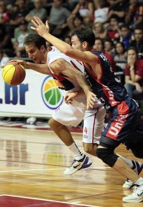Flamengo vence o Flamengo no quinto jogo e se classifica s semifinais do NBB