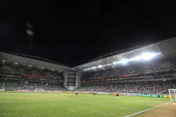 Imagens da vitória atleticana no Independência, construída com gols de Marcos Rocha e Leonardo Silva - Alexandre Guzanshe/EM/D. A Press