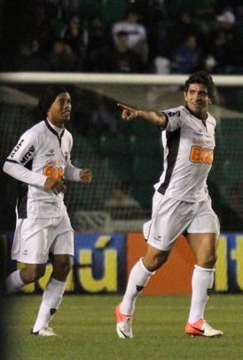 De virada, Atlético vence o Figueirense por 4 a 3 e segue firme na ponta do Brasileiro - RUBENS FLORES /FOTOARENA/AE   