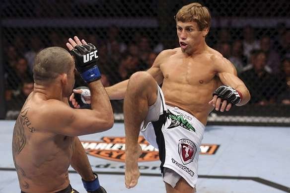 Renan Baro venceu Urijah Faber por deciso unnime no UFC 149, em Calgary, no Canad. A luta valeu o cinturo interino da categoria peso-galo.