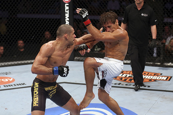 Renan Baro venceu Urijah Faber por deciso unnime no UFC 149, em Calgary, no Canad. A luta valeu o cinturo interino da categoria peso-galo.