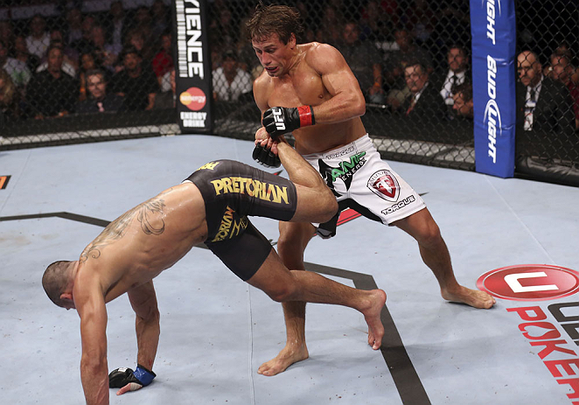 Renan Baro venceu Urijah Faber por deciso unnime no UFC 149, em Calgary, no Canad. A luta valeu o cinturo interino da categoria peso-galo.