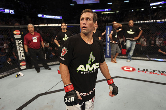 Renan Baro venceu Urijah Faber por deciso unnime no UFC 149, em Calgary, no Canad. A luta valeu o cinturo interino da categoria peso-galo.
