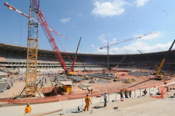 Fuad Noman, secretrio interino de estado extraordinrio da Copa do Mundo, visita as obras do Mineiro