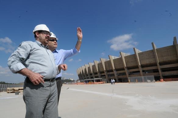 Fuad Noman, secretrio interino de estado extraordinrio da Copa do Mundo, visita as obras do Mineiro