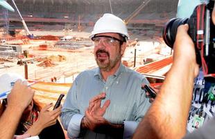 Fuad Noman, secretrio interino de estado extraordinrio da Copa do Mundo, visita as obras do Mineiro