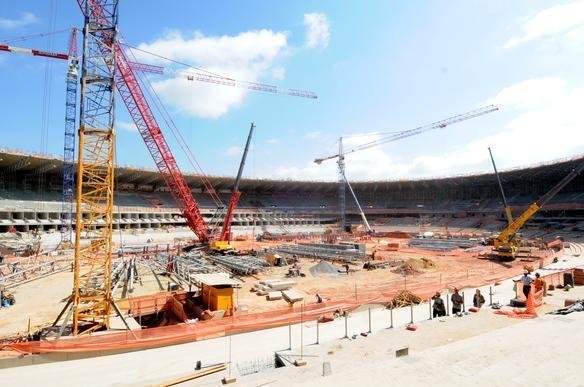 Fuad Noman, secretrio interino de estado extraordinrio da Copa do Mundo, visita as obras do Mineiro