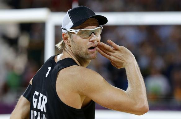 Brasileiros Alison e Emanuel contra os alemes Julius Brink e Jonas Reckermann 