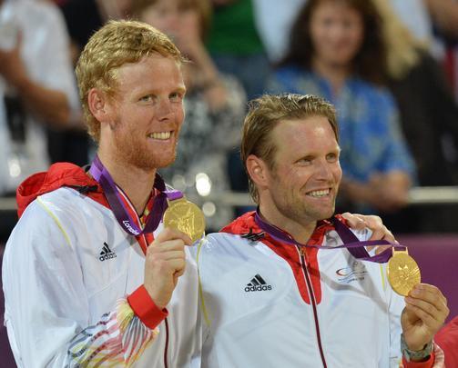 Jonas Reckermann e Julius Brink venceram brasileiros e ficaram com o ouro