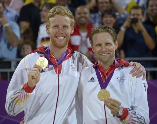 Jonas Reckermann e Julius Brink venceram brasileiros e ficaram com o ouro