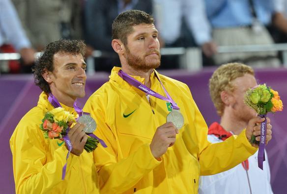 Jonas Reckermann e Julius Brink venceram brasileiros e ficaram com o ouro