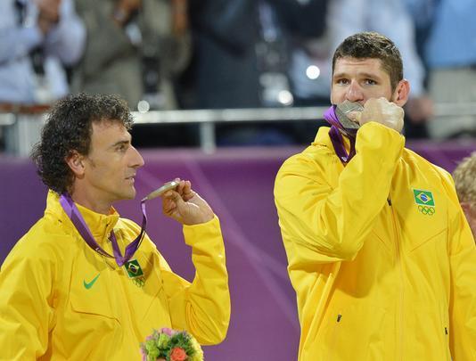 Jonas Reckermann e Julius Brink venceram brasileiros e ficaram com o ouro