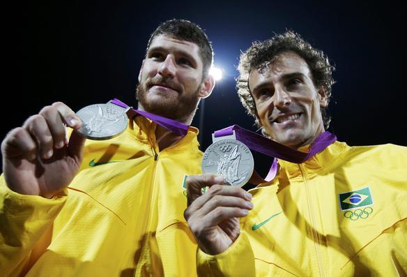 Jonas Reckermann e Julius Brink venceram brasileiros e ficaram com o ouro