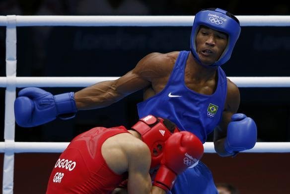 Imagens da vitria de Esquiva Falco