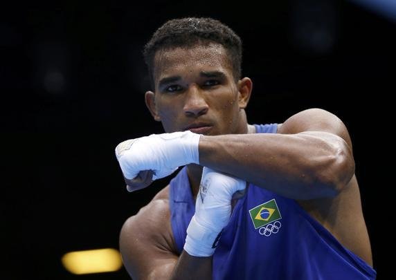 Imagens da vitria de Esquiva Falco