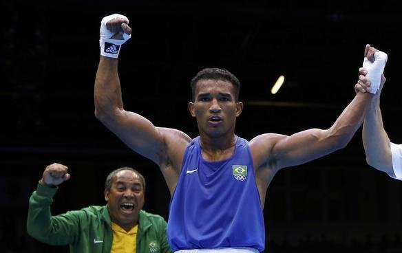 Imagens da vitria de Esquiva Falco