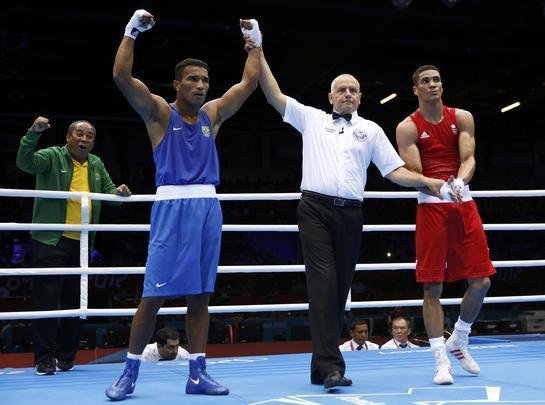 Imagens da vitria de Esquiva Falco