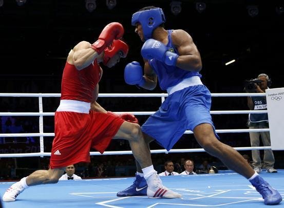 Imagens da vitria de Esquiva Falco