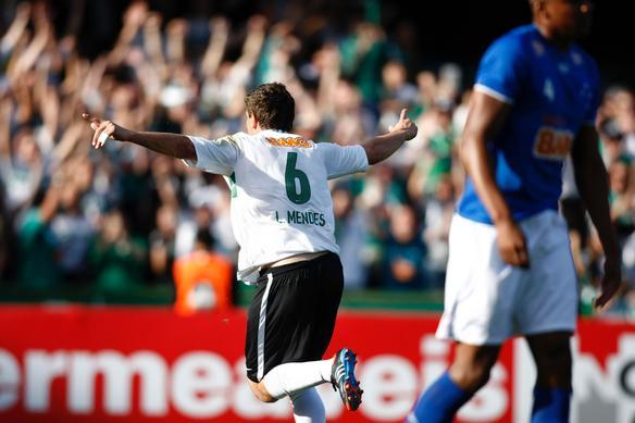 Cruzeiro foi goleado por 4 a 0 pelo Coxa no Couto Pereira pela 18ª rodada - Henry Milleo / Agencia de Noticias Gazeta do Povo