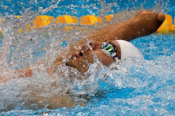 O paulista Daniel Dias se tornou o atleta paralmpico mais vencedor da histria do Brasil nesta quinta-feira. O nadador de Campinas conquistou os 50m costas da classe S5 dos Jogos Paralmpicos de Londres-2012, com o tempo de 34s99, estabelecendo novo recorde mundial, e garantiu sua 13 medalha em Paralimpadas.
