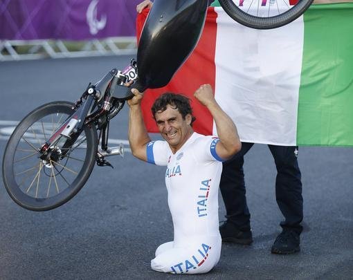 O ex-piloto italiano venceu a prova de contra-relgio e disputa de estrada na categoria H4. Em Londres, ele ainda ganhou a prata na prova de equipes mistas do ciclismo de estrada