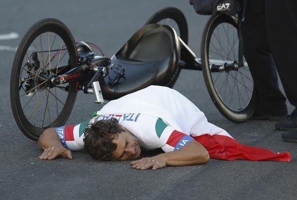 O ex-piloto italiano venceu a prova de contra-relgio e disputa de estrada na categoria H4. Em Londres, ele ainda ganhou a prata na prova de equipes mistas do ciclismo de estrada