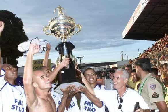 Cruzeiro foi campeão mineiro invicto em 2003 com 10 vitórias e dois empates