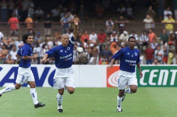 No Campeonato Mineiro de 2004, Alex marcou um dos gols da vitória por 3 a 1 sobre o Atlético na final