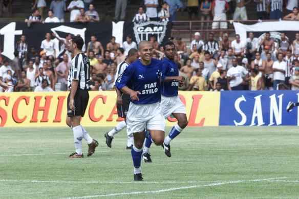 No Campeonato Mineiro de 2003, Cruzeiro derrotou o Atlético por 4 a 2, com dois gols de Alex, e acabou campeão com 10 vitórias e dois empates