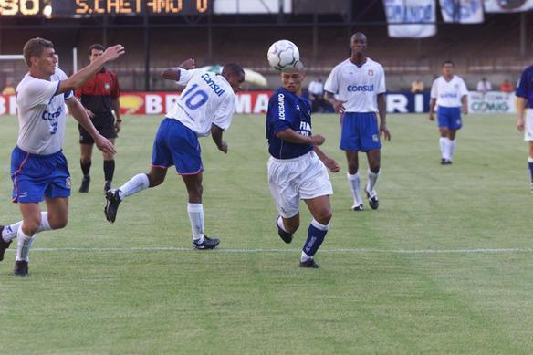 Na estreia do Brasileirão 2003, Alex marcou um gol de placa sobre o São Caetano, de cobertura, depois de passar pela marcação de dois zagueiros