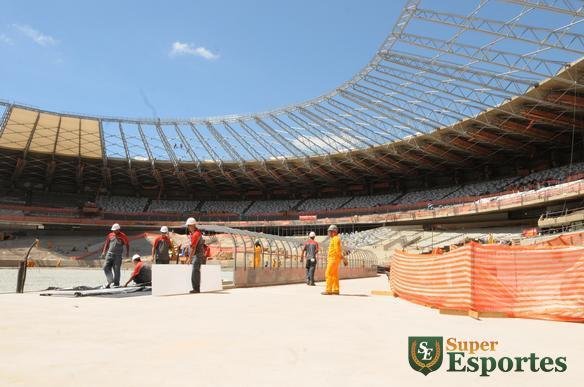 J�r�me Valcke visita as obras do Mineir�o