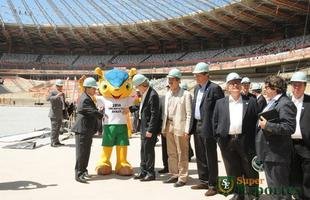 J�r�me Valcke visita as obras do Mineir�o