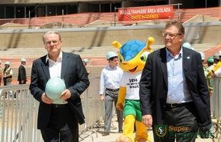J�r�me Valcke visita as obras do Mineir�o