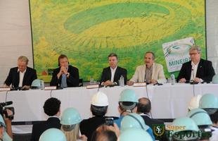 J�r�me Valcke visita as obras do Mineir�o