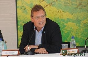 J�r�me Valcke visita as obras do Mineir�o