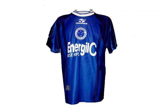 Cruzeiro usou o escudo no meio do peito no terceiro uniforme de 1998 e 1999