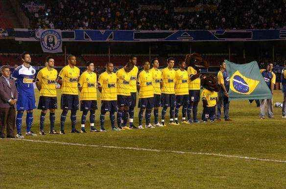 Cruzeiro jogou vrios jogos de amarelo no ano da Copa da frica