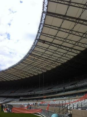 Viso geral das cadeiras atrs dos bancos de reserva