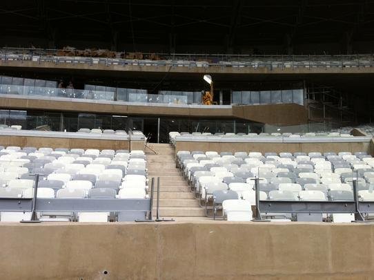 Cadeiras que ficam perto do gramado sero as mais caras